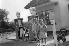Haynings garage late 1950s
